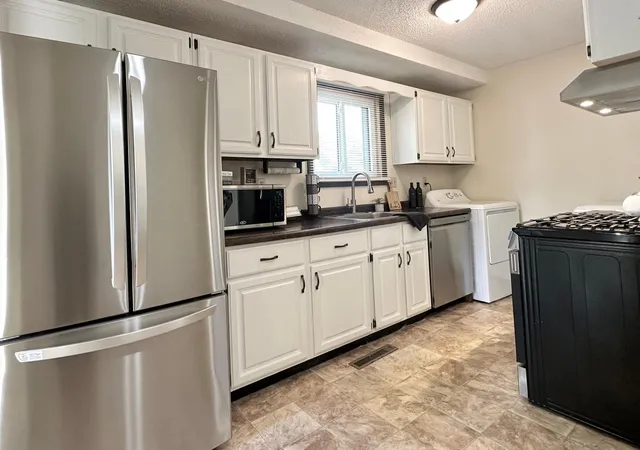 4th image of 2209 Mayfair Rd, Golden Valley, MN 55427 | MLS# 7089981