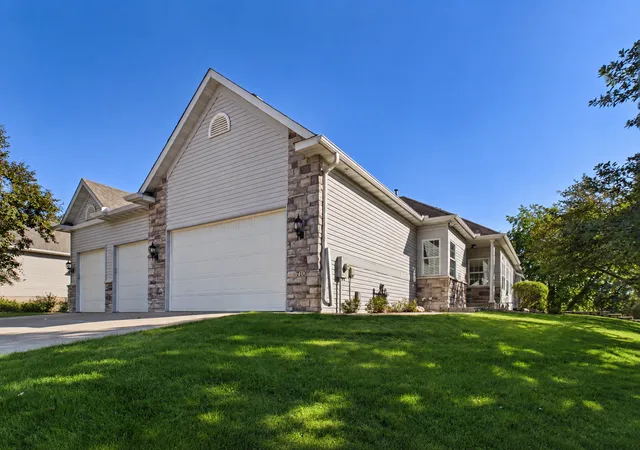 Photo 3 of Single family home for sale at 710 Gilfillan Ln, Saint Paul, MN 55127 | MLS# 7090039 | Listing updated on 2026-10-06