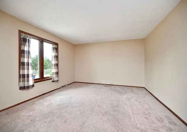 Homes for sale in Onalaska, WI | 217 13Th Ave S, Onalaska, WI 54650 | MLS# 7090044