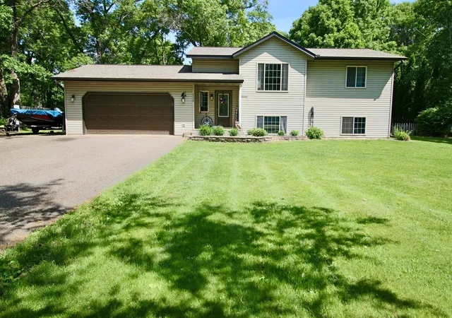 1st image of 7172 Laredo Rd, Baxter, MN 56425 | MLS# 7090047