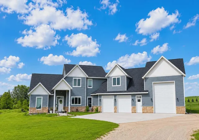 1st image of 1955 Brownell St, Saint Charles, MN 55972 | MLS# 7090138