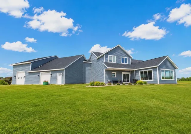 2nd image of 1955 Brownell St, Saint Charles, MN 55972 | MLS# 7090138