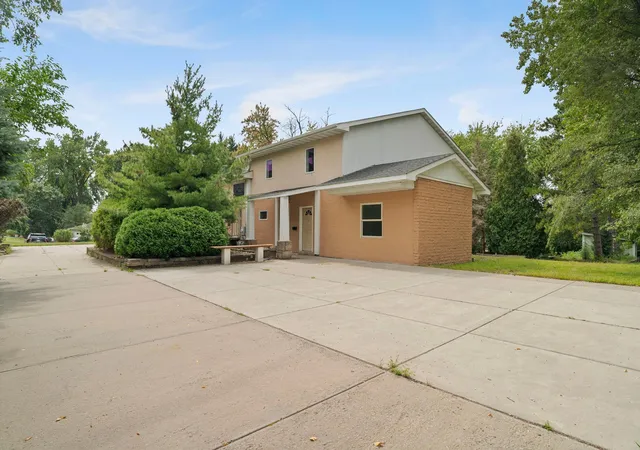 Photo 2 of Sale Pending at 2981 Pilot Knob Rd, Saint Paul, MN 55121 | MLS# 7090166 | Listing updated on 2026-09-23