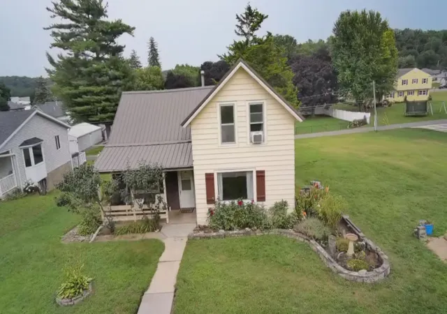 Photo 2 of Single family home for sale at 1543 Wabasha Ave, Saint Charles, MN 55972 | MLS# 7090167 | Listing updated on 2026-08-27