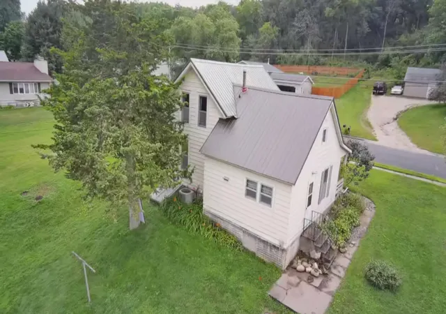 Photo 4 of Single family home for sale at 1543 Wabasha Ave, Saint Charles, MN 55972 | MLS# 7090167 | Listing updated on 2026-08-27