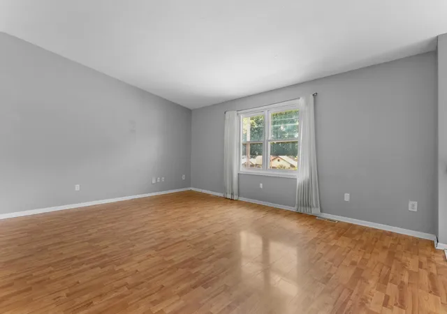 2nd image of 4403 7th St Nw, Rochester, MN 55901 | MLS# 7090259