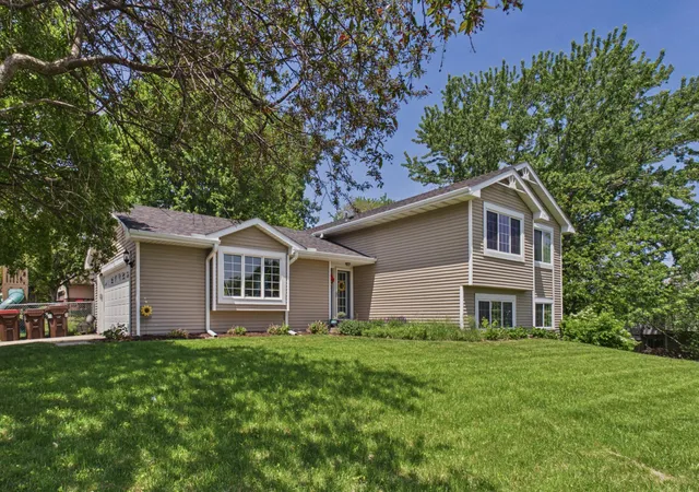 Homes for sale in Oakdale, MN | 7598 Upper 23rd St N, Oakdale, MN 55128 | MLS# 7090269
