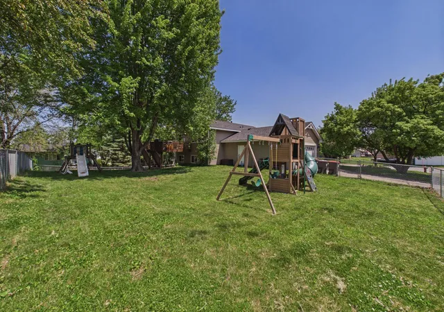 Homes for sale in Oakdale, MN | 7598 Upper 23Rd St N, Oakdale, MN 55128 | MLS# 7090269