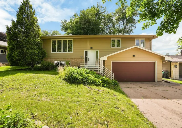 Photo 3 of Single family home for sale at 4018 Shamrock Dr Ne, Minneapolis, MN 55421 | MLS# 7090277 | Listing updated on 2026-10-13