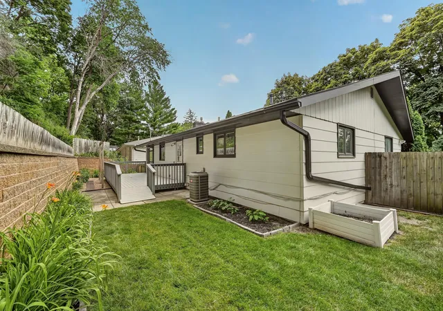 Photo 3 of Single family home for sale at 1019 11th Street Sw, Rochester, MN 55902 | MLS# 7090282 | Listing updated on 2026-08-20