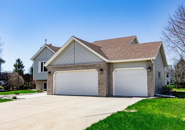 2nd image of 2715 33rd St S, Fargo, ND 58103 | MLS# 7090286