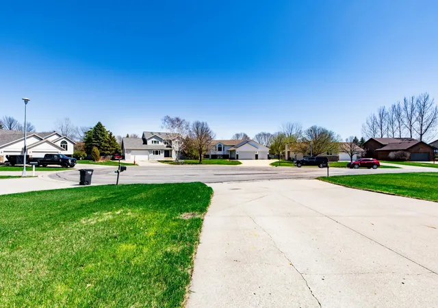 3rd image of 2715 33Rd St S, Fargo, ND 58103 | MLS# 7090286
