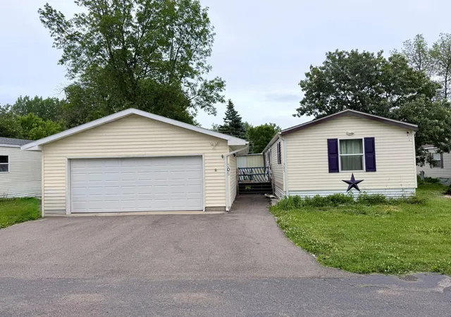 Homes for sale in Mankato, MN | 305 Mozart Ave E, Mankato, MN 56001 | MLS# 7090293