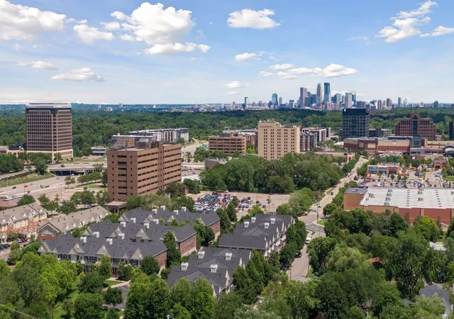 27th image of 1530 Zarthan Ave S #307, Minneapolis, MN 55416 | MLS# 7090298