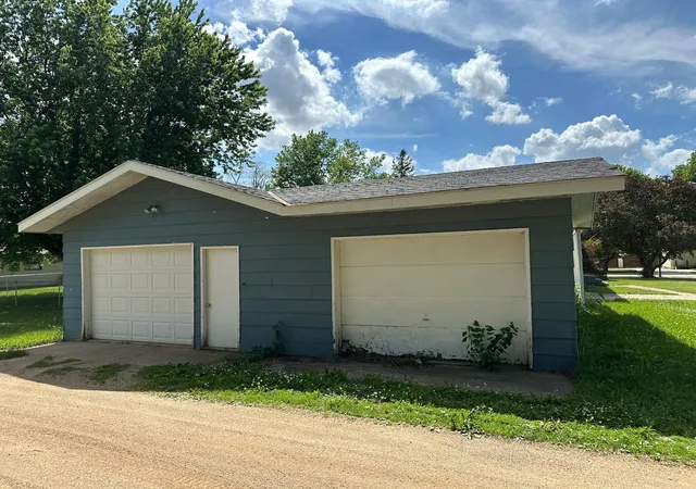 25th image of 100 Deschepper St, Marshall, MN 56258 | MLS# 7090321