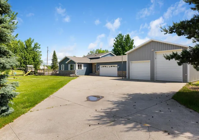 3rd image of 9260 Hwy 95 Ne, Foley, MN 56329 | MLS# 7090330
