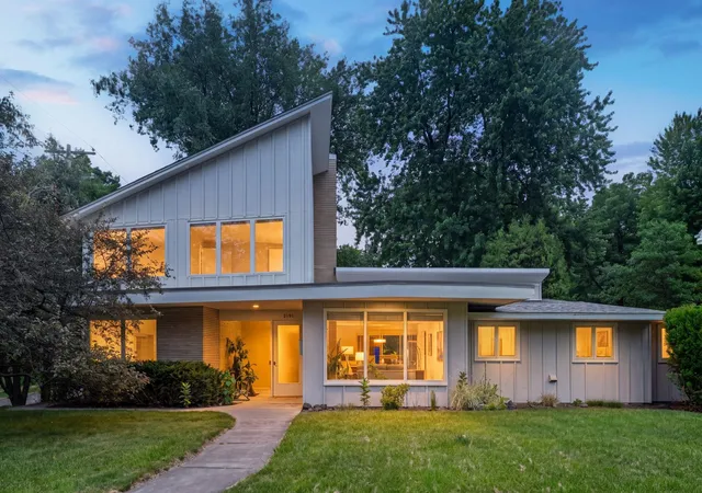 2nd image of 2191 Edgcumbe Rd, Saint Paul, MN 55116 | MLS# 7090362