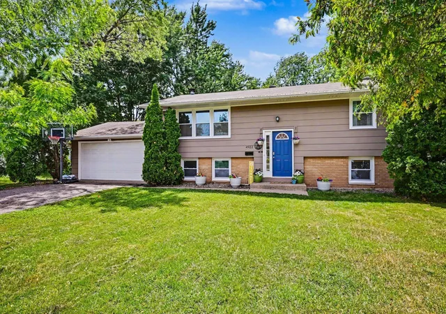 Homes for sale in Columbia Heights, MN | 4922 Washington St Ne, Columbia Heights, MN 55421 | MLS# 7090363