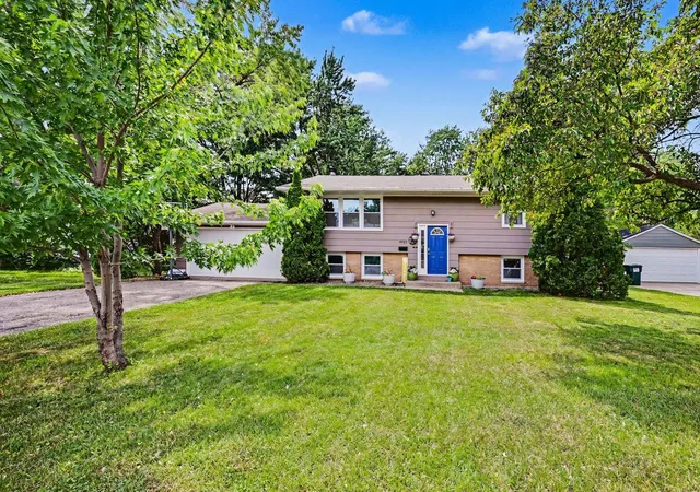 Homes for sale in Columbia Heights, MN | 4922 Washington St Ne, Columbia Heights, MN 55421 | MLS# 7090363