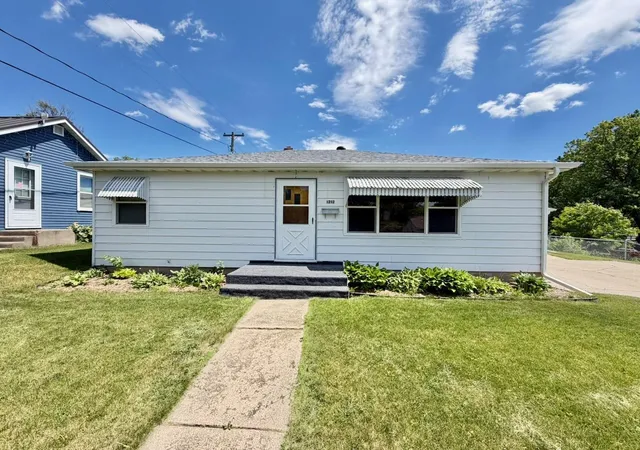 Homes for sale in Fergus Falls, MN | 1212 N Marien St, Fergus Falls, MN 56537 | MLS# 7090407