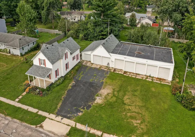 Photo 3 of Single family home for sale at 305 Mill St N, Brownsdale, MN 55918 | MLS# 7090438 | Listing updated on 2026-09-02
