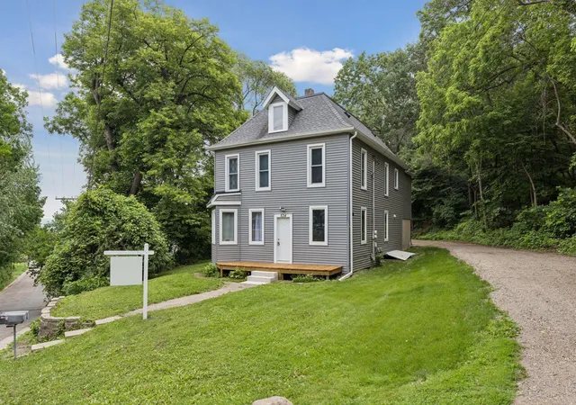3rd image of 534 Annapolis St, South Saint Paul, MN 55075 | MLS# 7090478