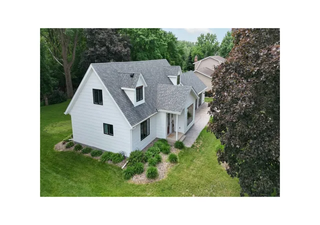 Homes for sale in Windom, MN | 817 17Th St, Windom, MN 56101 | MLS# 7090514