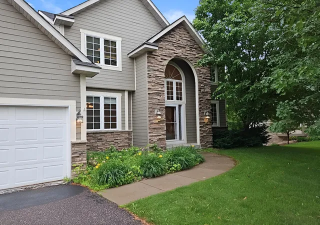 3rd image of 10455 Glen Eagle Cir, Saint Paul, MN 55129 | MLS# 7090575