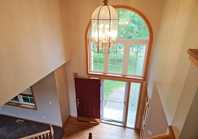 5th image of 10455 Glen Eagle Cir, Saint Paul, MN 55129 | MLS# 7090575