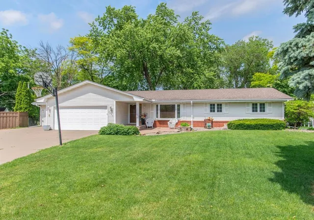 1st image of 3433 Gettysburg Ave N, New Hope, MN 55427 | MLS# 7090578