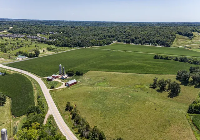 2nd image of 4700 Country Club Rd Sw, Rochester, MN 55902 | MLS# 7090619