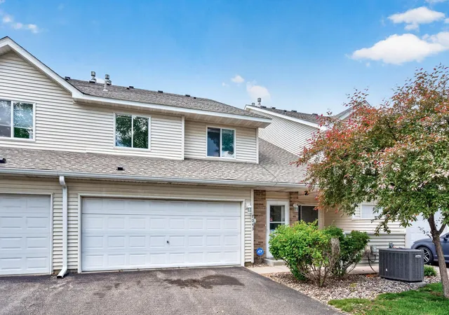 Homes for sale in Oakdale, MN | 7043 48th St N, Oakdale, MN 55128 | MLS# 7090641