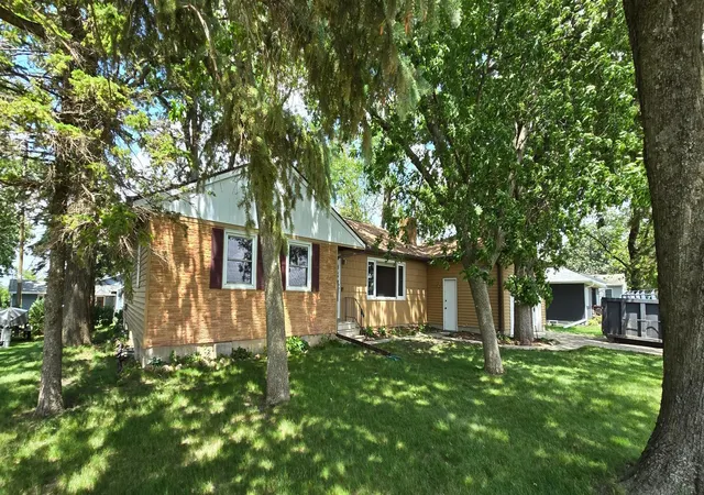Homes for sale in Albert Lea, MN | 1713 S Shore Dr, Albert Lea, MN 56007 | MLS# 7090675