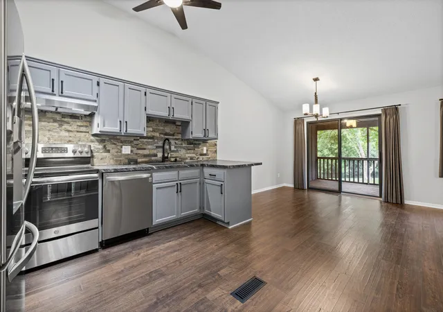 5th image of 1544 Clemson Dr #B, Eagan, MN 55122 | MLS# 7090743