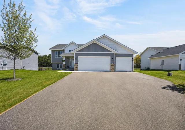 1st image of 25695 Euclid Ave, Wyoming, MN 55092 | MLS# 7090766