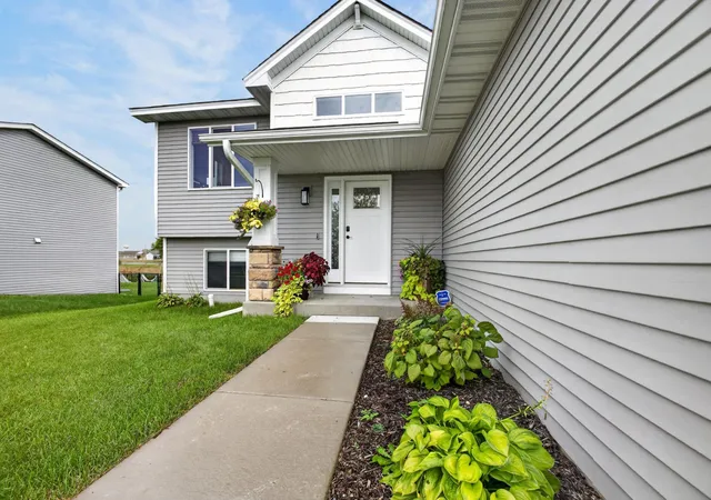 Photo 2 of Sale Pending at 25695 Euclid Ave, Wyoming, MN 55092 | MLS# 7090766 | Listing updated on 2026-10-05