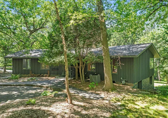 Photo 2 of Single family home for sale at 3 Snowy Owl Ln, Saint Paul, MN 55127 | MLS# 7090774 | Listing updated on 2026-08-27