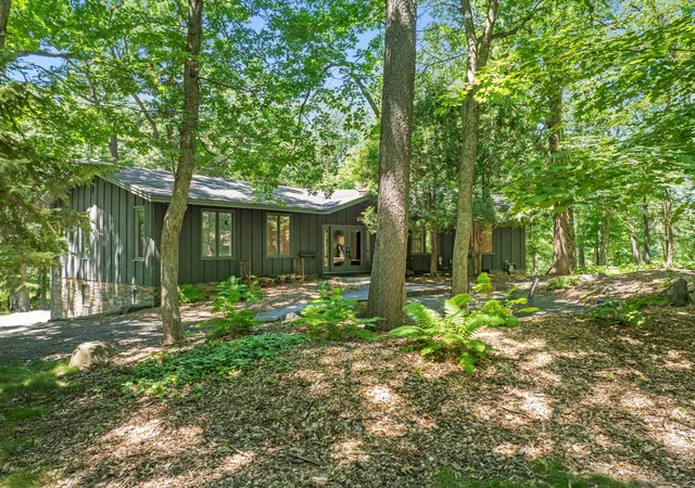 Photo 3 of Single family home for sale at 3 Snowy Owl Ln, Saint Paul, MN 55127 | MLS# 7090774 | Listing updated on 2026-08-27