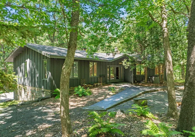 Photo 3 of Single family home for sale at 3 Snowy Owl Ln, Saint Paul, MN 55127 | MLS# 7090774 | Listing updated on 2026-08-27