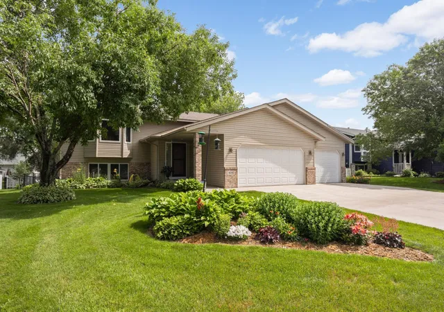 Homes for sale in Savage, MN | 9282 W 125th St, Savage, MN 55378 | MLS# 7090803