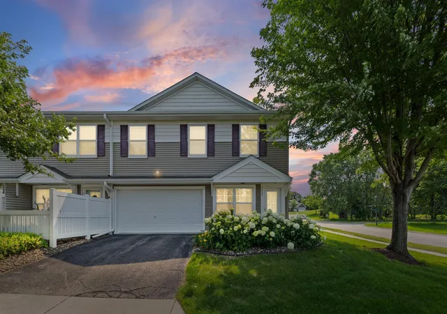 Photo 1 of Single family home for sale at 3232 Oak View Dr, Saint Paul, MN 55129 | MLS# 7090809 | Listing updated on 2026-08-10
