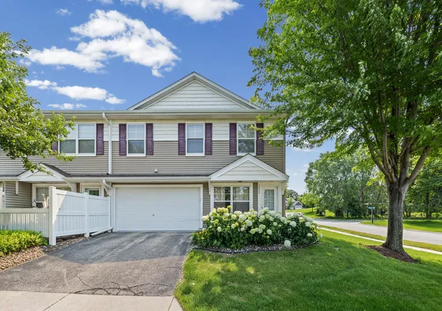Photo 3 of Single family home for sale at 3232 Oak View Dr, Saint Paul, MN 55129 | MLS# 7090809 | Listing updated on 2026-08-10