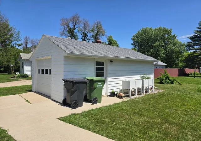 26th image of 1601 Murray Ave, Worthington, MN 56187 | MLS# 7090838