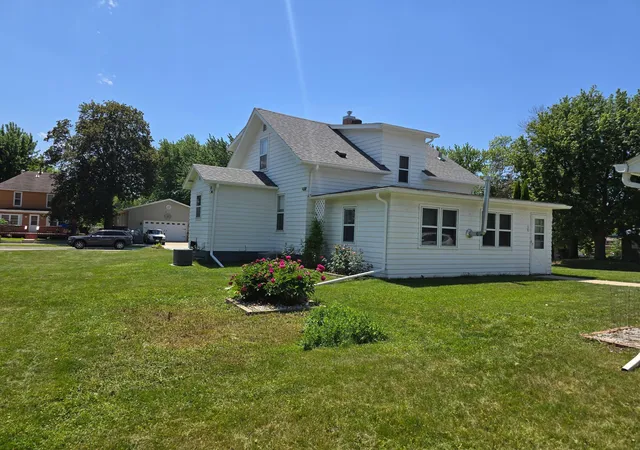 Photo 3 of Single family home for sale at 1601 Murray Ave, Worthington, MN 56187 | MLS# 7090838 | Listing updated on 2026-08-11