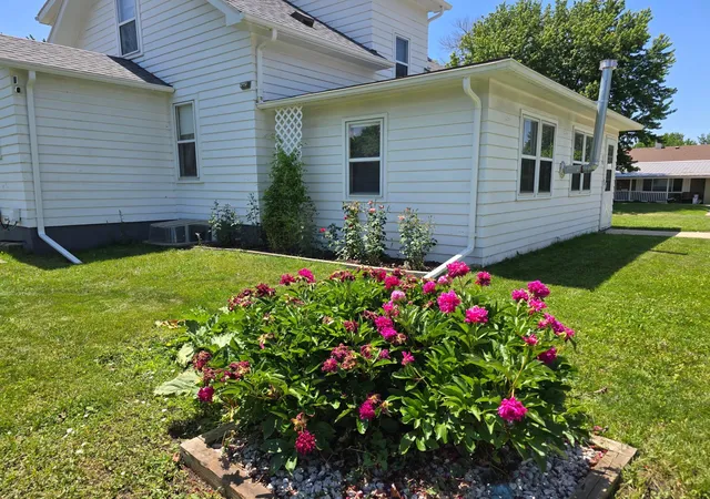 Photo 4 of Single family home for sale at 1601 Murray Ave, Worthington, MN 56187 | MLS# 7090838 | Listing updated on 2026-08-11