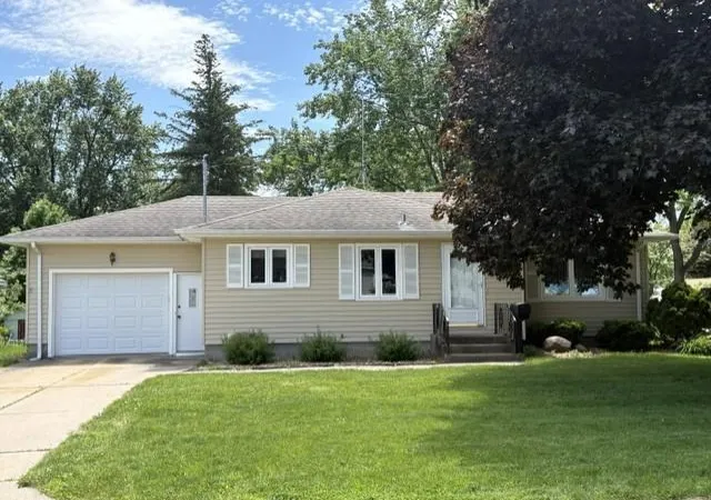 Homes for sale in Waseca, MN | 512 Se 9th Ave, Waseca, MN 56093 | MLS# 7090850