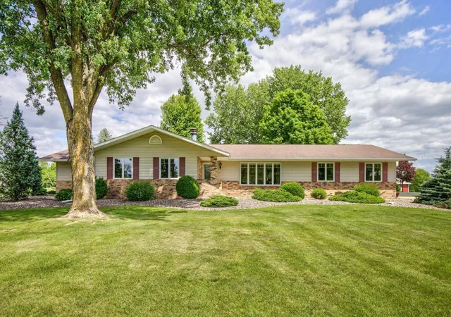 Photo 2 of Single family home for sale at 11560 767th Avenue, Le Roy, MN 55951 | MLS# 7090863 | Listing updated on 2026-09-29