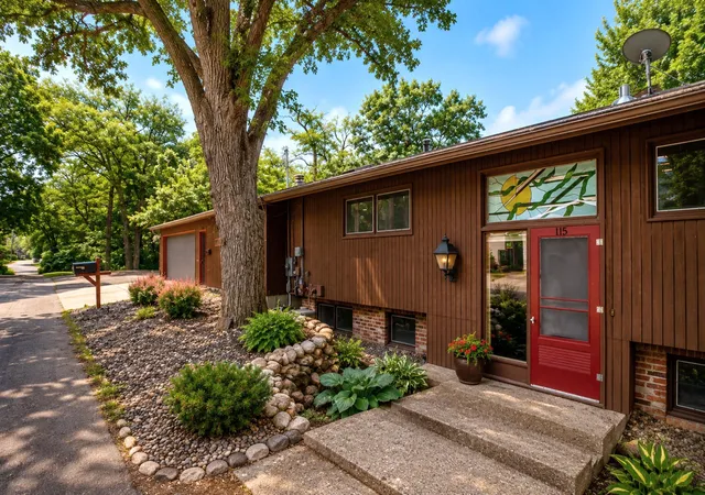 Homes for sale in Albert Lea, MN | 115 South Ln, Albert Lea, MN 56007 | MLS# 7090884