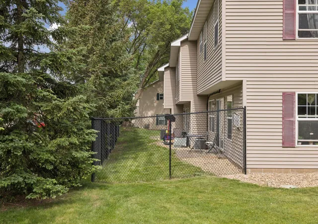 Homes for sale in North St. Paul, MN | 2078 Shryer Ct E, North St. Paul, MN 55109 | MLS# 7090902