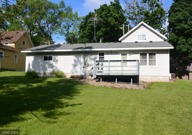 3rd image of 1514 Chandler Ave N, Glencoe, MN 55336 | MLS# 7090963